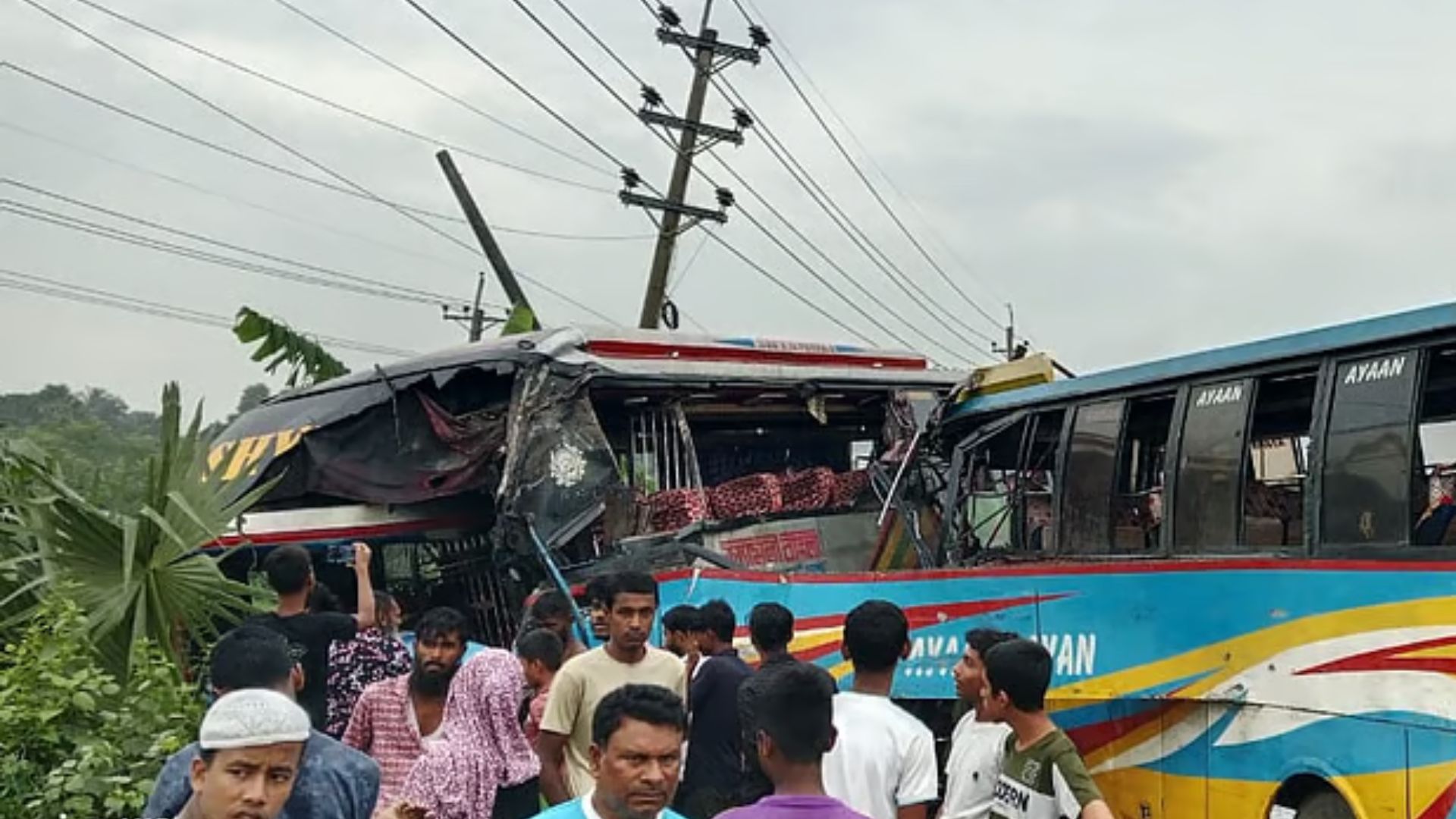 ভালুকায় যাত্রীবাহী বাসের সংঘর্ষে নিহত ২
